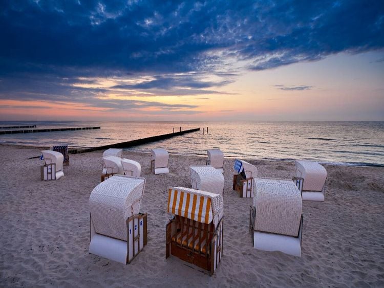 Produktbild: CALVENDO Puzzle Strandk&ouml;rbe am Strand | 1000 Teile Lege-Gr&ouml;&szlig;e 64x48cm Foto-Puzzle f&uuml;r gl&uuml;ckliche Stunden