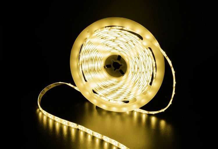 Produktbild: Sygonix SY-6612924 LED-Streifen-Komplettset mit Stecker/Buchse 12 V/DC 10m Warmwei&szlig; 1St.