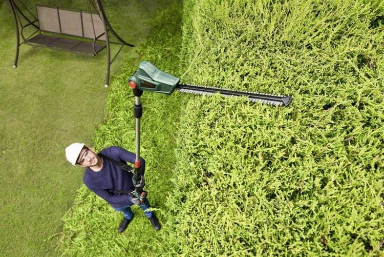 Produktbild: Bosch Home and Garden UniversalHedgePole 18 Akku Teleskop-Heckenschere ohne Akku, Tragegurt 18 V Li-Ion 430 mm