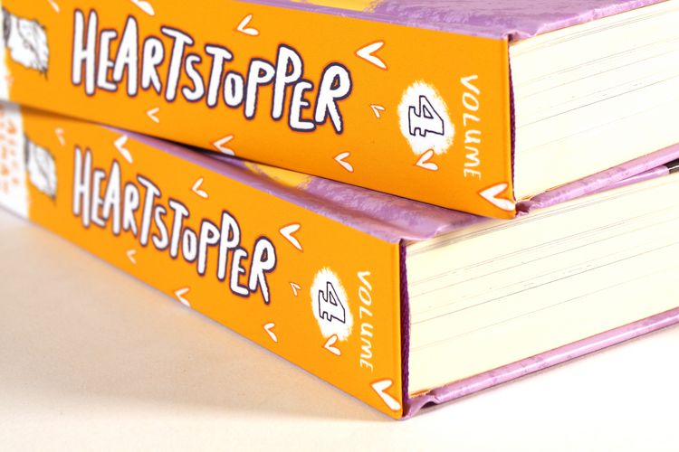 Produktbild: Heartstopper Volume 4 (deutsche Hardcover-Ausgabe)