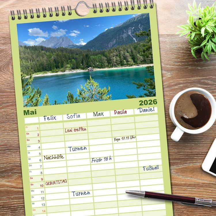 Produktbild: Familienplaner 2026 - Alpenauszeit - Die Bergh&uuml;tten unserer Alpen mit 5 Spalten (Wandkalender, 21 x 45 cm) CALVENDO