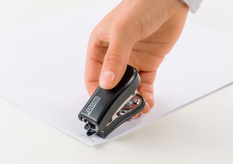 Produktbild: Heftger&auml;t Mini, bis 12 Blatt schwarz, im Blister
