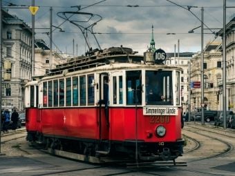 Produktbild: CALVENDO Puzzle Oldtimer-Stra&szlig;enbahn Type H1 am Wiener Schwarzenbergplatz, hergestellt 1910 von der Waggonfabrik Simmering | 1000 Teile Lege-Gr&ouml;&szlig;e 64x48cm Foto-Puzzle f&uuml;r gl&uuml;ckliche Stunden