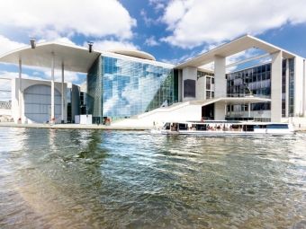 Produktbild: CALVENDO Puzzle Marie-Elisabeth-L&uuml;ders-Haus im Regierungsviertel | 1000 Teile Lege-Gr&ouml;&szlig;e 64 &times; 48 cm Foto-Puzzle f&uuml;r gl&uuml;ckliche Stunden