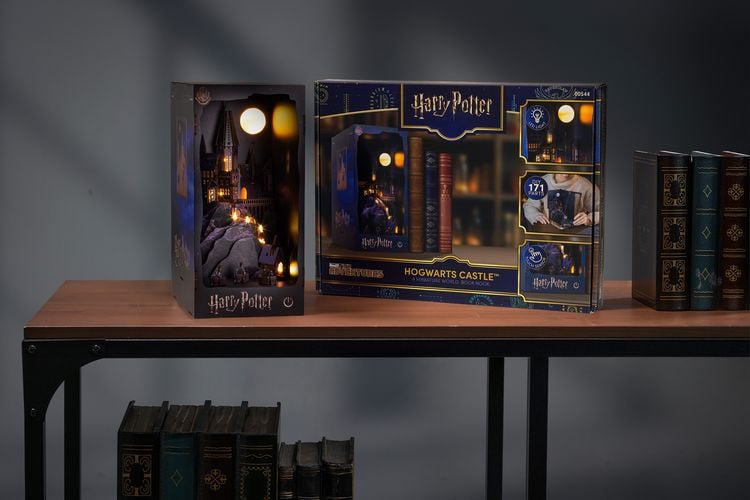 Produktbild: Book Nook DIY B&uuml;cherecke Revell Harry Potter "Hogwarts Castle"