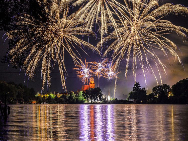 Produktbild: CALVENDO Puzzle Feuerwerk M&uuml;ritzfest, &uuml;ber Tiefwarensee | 1000 Teile Lege-Gr&ouml;&szlig;e 64x48cm Foto-Puzzle f&uuml;r gl&uuml;ckliche Stunden