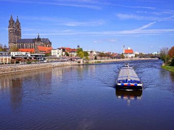 Produktbild: CALVENDO Puzzle Schubeinheit auf der Elbe in Magdeburg | 1000 Teile Lege-Gr&ouml;&szlig;e 64x48cm Foto-Puzzle f&uuml;r gl&uuml;ckliche Stunden