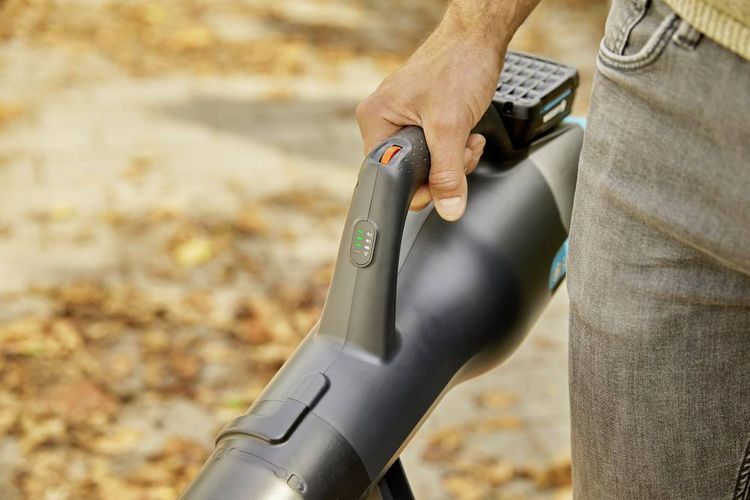 Produktbild: GARDENA PowerJet 18V P4A Ready-To-Use Set Akku 14890-20 Laubbl&auml;ser inkl. Akku 18 V