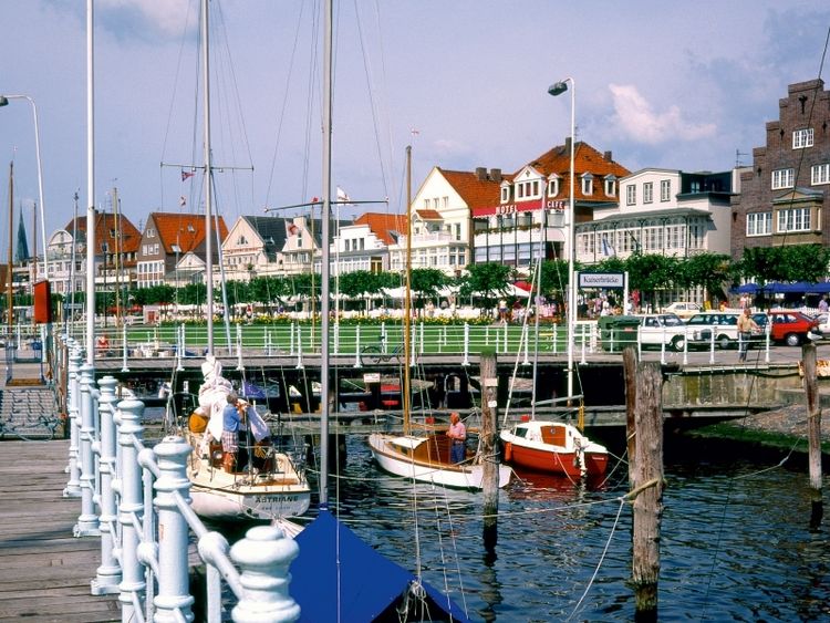 Produktbild: Kaiserbr&uuml;cke mit Ortsansicht Travem&uuml;nde (Puzzle)