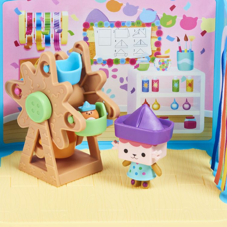 Produktbild: Gabby's Dollhouse Deluxe Raum, Craft-a-riffic-Room, Bastelzimmer mit Baby Box, M&ouml;belst&uuml;cken und thematischem Zubeh&ouml;r