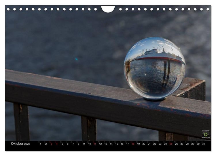 Produktbild: Glaskugel, Die Welt ist eine Kugel (Wandkalender 2026 DIN A4 quer), CALVENDO Monatskalender