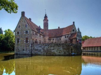 Produktbild: CALVENDO Puzzle L&uuml;dinghausen - Burg Vischering | 1000 Teile Lege-Gr&ouml;&szlig;e 64x48cm Foto-Puzzle f&uuml;r gl&uuml;ckliche Stunden