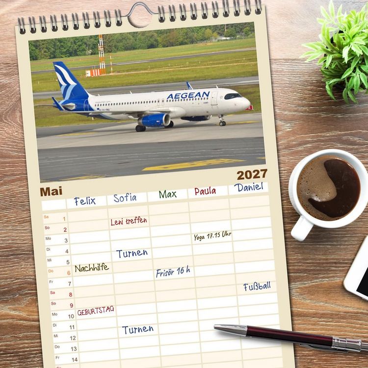 Produktbild: Familienplaner 2027 - Flugzeuge auf Europas Flugh&auml;fen mit 5 Spalten (Wandkalender, 21 x 45 cm) CALVENDO