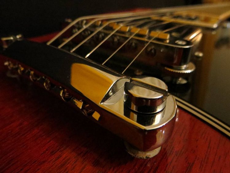Produktbild: CALVENDO Puzzle Nahaufnahme eines E-Gitarrensteges | 1000 Teile Lege-Gr&ouml;&szlig;e 64x48cm Foto-Puzzle f&uuml;r gl&uuml;ckliche Stunden
