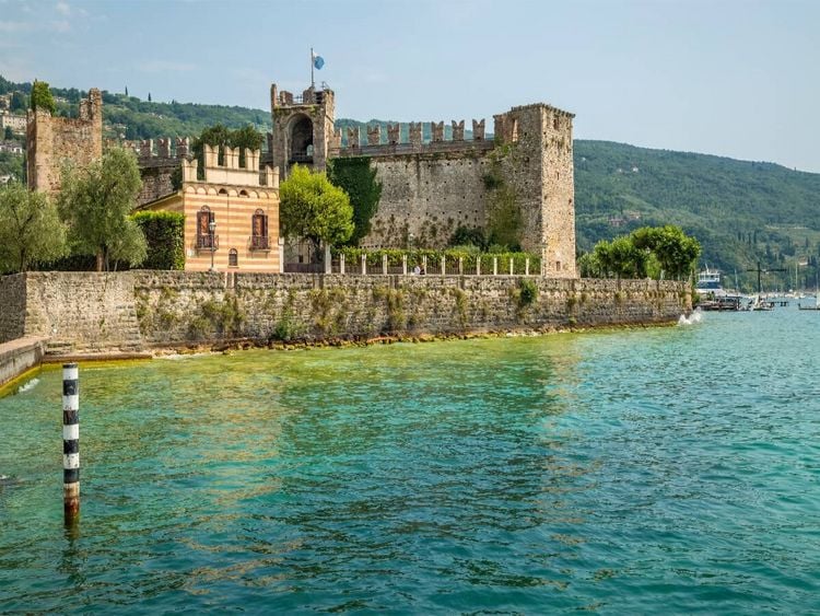 Produktbild: CALVENDO Puzzle TORRI DEL BENACO Skaligerburg | 1000 Teile Lege-Gr&ouml;&szlig;e 64x48cm Foto-Puzzle f&uuml;r gl&uuml;ckliche Stunden