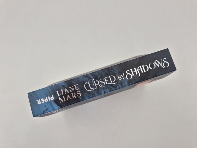 Produktbild: Cursed by Shadows