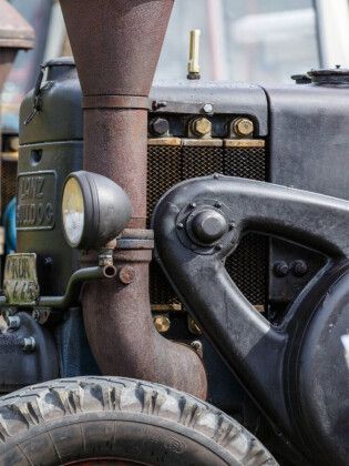 Produktbild: CALVENDO Puzzle Details eines Oldtimer Trecker | 1000 Teile Lege-Gr&ouml;&szlig;e 64x48cm Foto-Puzzle f&uuml;r gl&uuml;ckliche Stunden