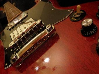 Produktbild: CALVENDO Puzzle Rote E-Gitarre - Closeup | 1000 Teile Lege-Gr&ouml;&szlig;e 64x48cm Foto-Puzzle f&uuml;r gl&uuml;ckliche Stunden