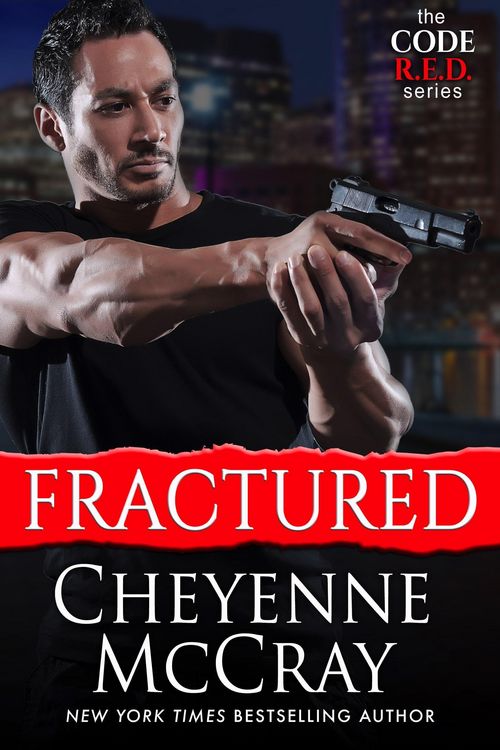 Produktbild: Fractured (Code R.E.D., #2)