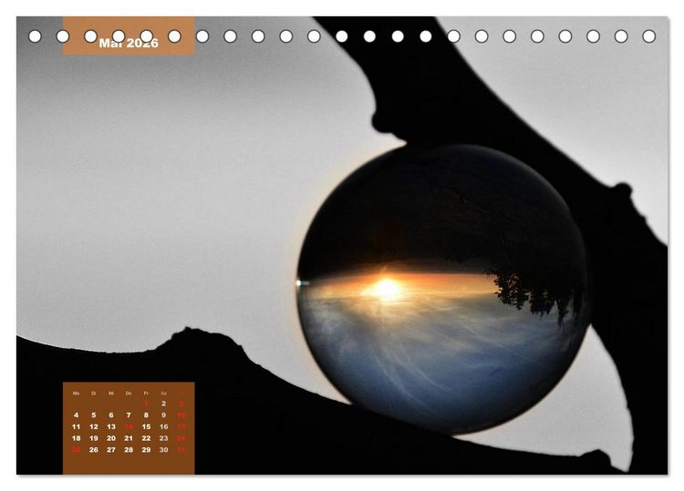 Produktbild: Die bunte Welt in der Kugel - neue Blickwinkel (Tischkalender 2026 DIN A5 quer), CALVENDO Monatskalender