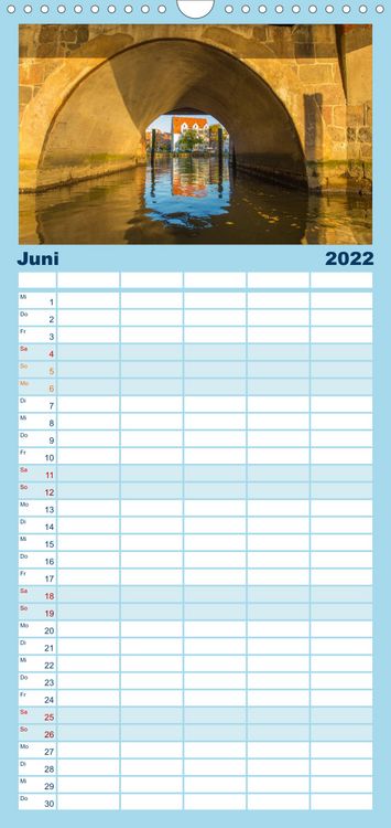 Produktbild: Familienplaner Ansichten der L&uuml;becker Altstadtinsel (Wandkalender 2022 , 21 cm x 45 cm, hoch)