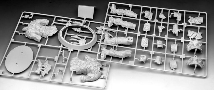 Produktbild: Geschenkset World of Warcraft Thrall, Revell Modellbausatz mit Basiszubeh&ouml;r