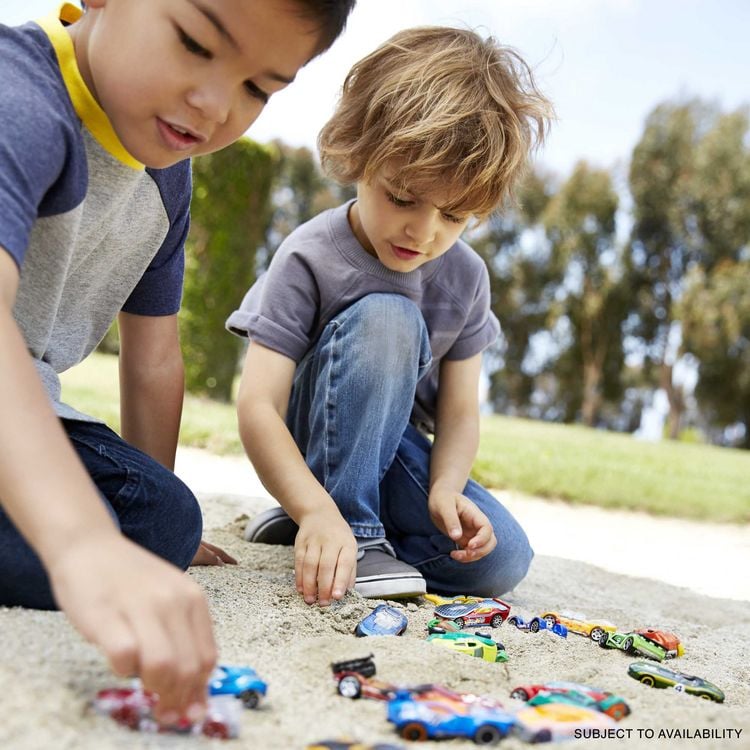 Produktbild: Hot Wheels Set mit 10Fahrzeugen im Ma&szlig;stab 1:64 f&uuml;r Sammler und Kinder