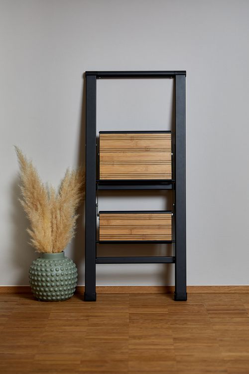 Produktbild: Alu-Design Klapptrittleiter 2-stufig Schwarz, rutschsichere XXL-Stufen