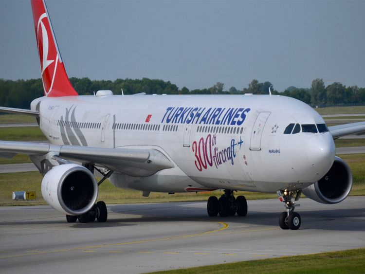 Produktbild: CALVENDO Puzzle Turkish Airlines A330-303 (TC-LNC) at Munich Airport (MUC/EDDM) | 1000 Teile Lege-Gr&ouml;&szlig;e 64x48cm Foto-Puzzle f&uuml;r gl&uuml;ckliche Stunden