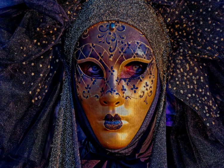 Produktbild: CALVENDO Puzzle neunziggrad I photoart: Venezia Carnevale, Karneval von Venedig I Die Frau mit der goldenen Maske | 1000 Teile Lege-Gr&ouml;&szlig;e 64x48cm Foto-Puzzle f&uuml;r gl&uuml;ckliche Stunden