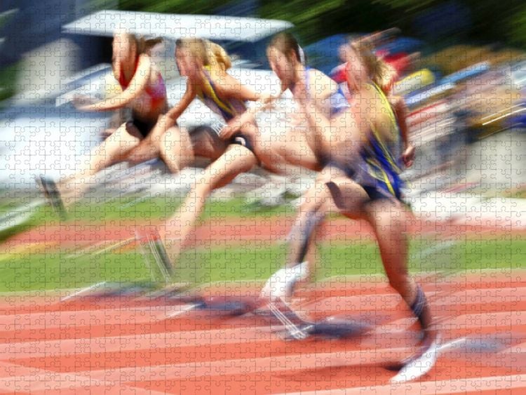 Produktbild: CALVENDO Puzzle Kopf an Kopf-Rennen: Wettkampf im H&uuml;rdenlauf | 1000 Teile Lege-Gr&ouml;&szlig;e 64x48cm Foto-Puzzle f&uuml;r gl&uuml;ckliche Stunden