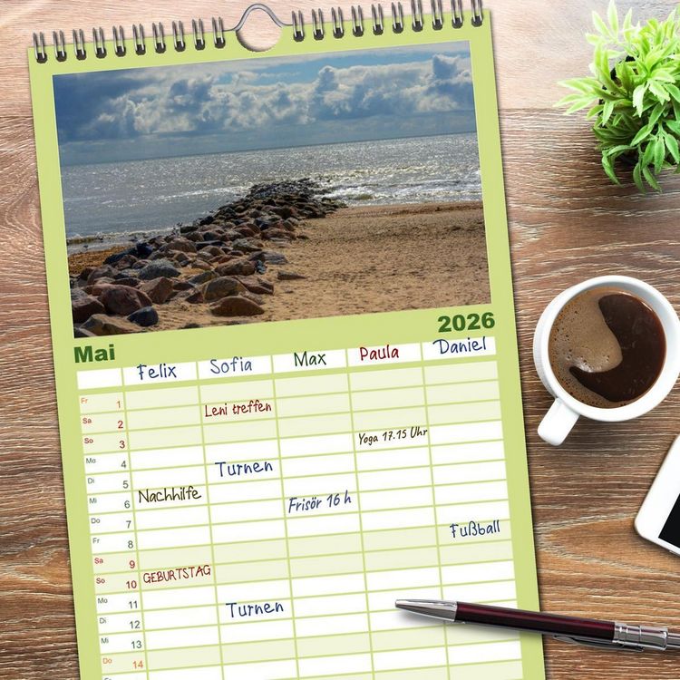 Produktbild: Familienplaner 2026 - D&auml;nemarks Nordseek&uuml;ste - von Esbjerg bis Sondervig mit 5 Spalten (Wandkalender, 21 x 45 cm) CALVENDO
