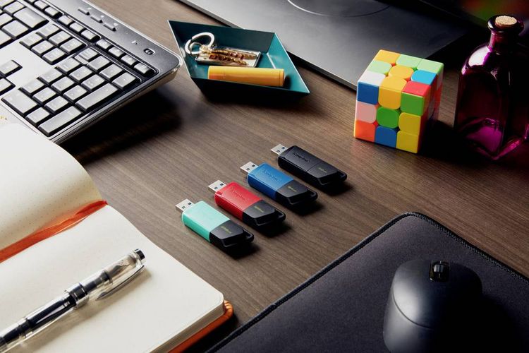 Produktbild: Kingston Kingston DataTraveler Exodia M - USB-Fla USB-Stick Retail 128 GB Schwarz/Blau DTXM/128GB USB-A (USB 3.2 Gen 1)