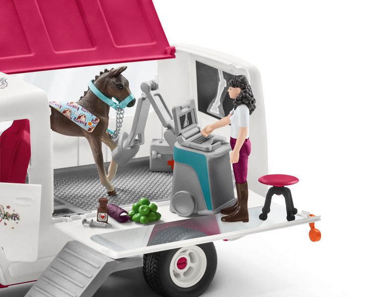 Produktbild: schleich&reg; 42439 - Horse Club, Mobile Tier&auml;rztin mit Hannoveraner-Fohlen, Tierarztmobil mit Zubeh&ouml;r, Spielset
