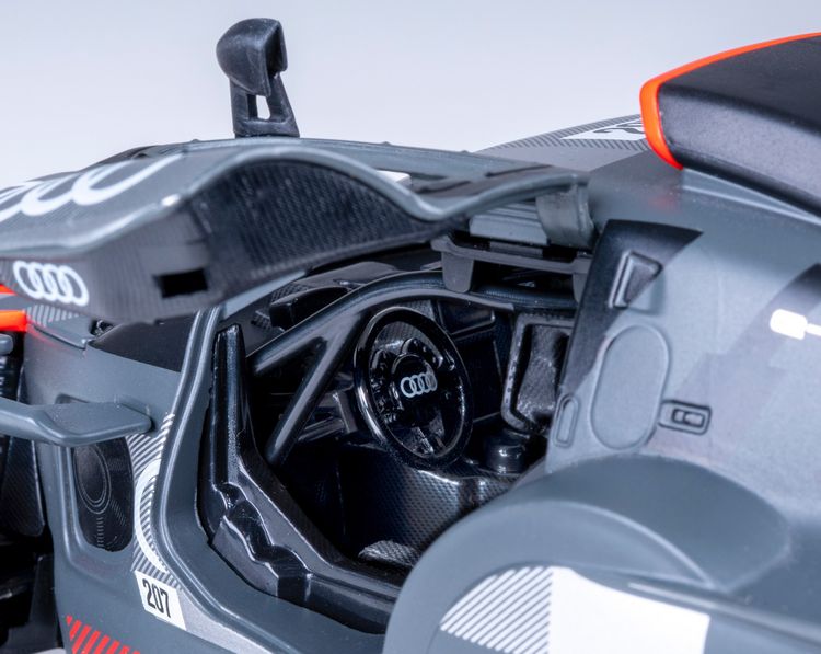 Produktbild: AUDI RS Q e-tron Diecast 1:24 grau T&uuml;r manuell