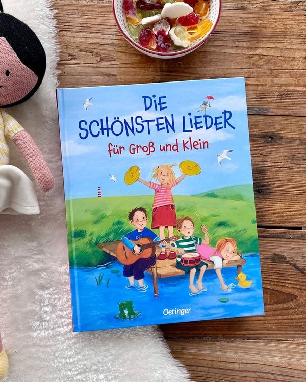 Produktbild: Die sch&ouml;nsten Lieder f&uuml;r Gro&szlig; und Klein