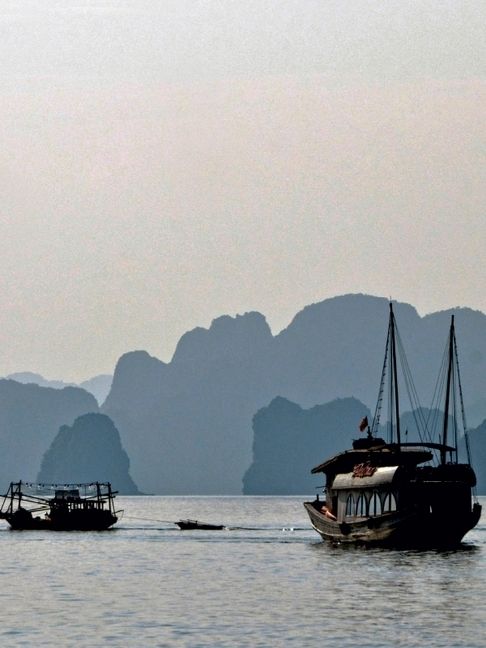 Produktbild: CALVENDO Puzzle Ein Motiv aus dem Kalender Kreuzfahrt in der Ha Long Bucht in Vietnam 1000 Teile Puzzle hoch | 1000 Teile Lege-Gr&ouml;&szlig;e 64 &times; 48 cm Foto-Puzzle f&uuml;r gl&uuml;ckliche Stunden