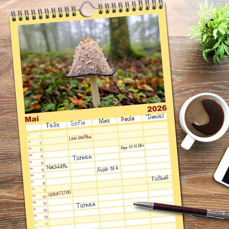 Produktbild: Familienplaner 2026 - Fantastische Pilzwelten mit 5 Spalten (Wandkalender, 21 x 45 cm) CALVENDO