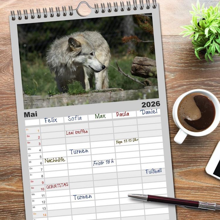 Produktbild: Familienplaner 2026 - W&ouml;lfe. Graue Eminenzen mit 5 Spalten (Wandkalender, 21 x 45 cm) CALVENDO