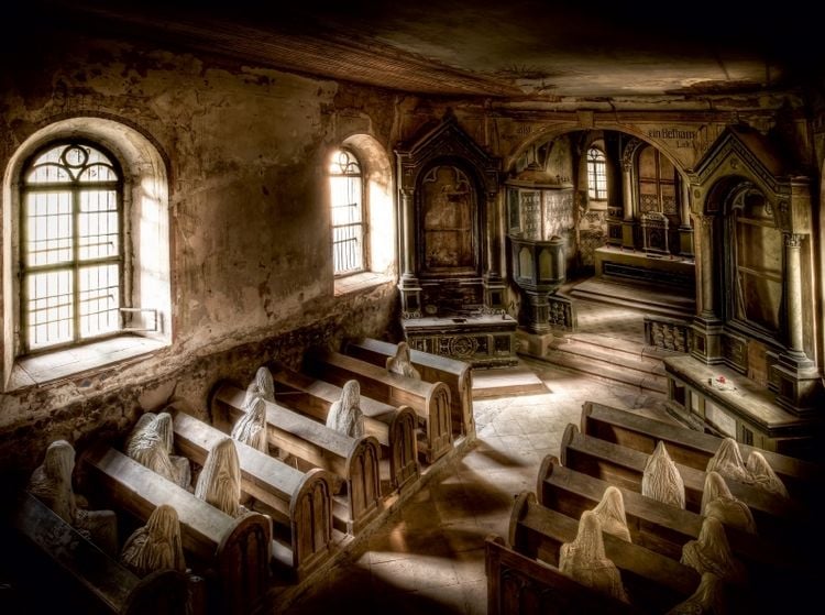 Produktbild: "Ghost Chapel" - alte, verlassene Kirche in Tschechien (Puzzle)