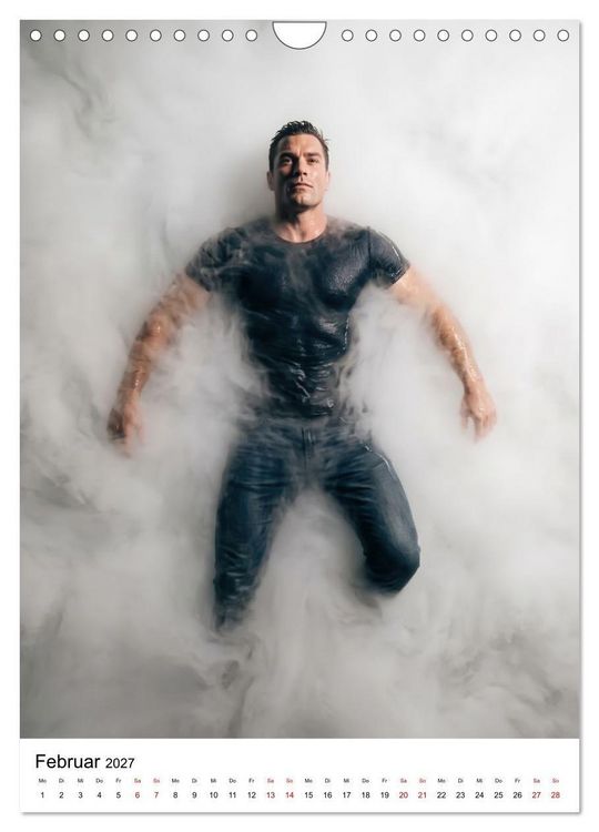 Produktbild: Floating Men - maskuliner K&ouml;rperbau in vollkommener Entspannung (Wandkalender 2027 DIN A4 hoch), CALVENDO Monatskalender