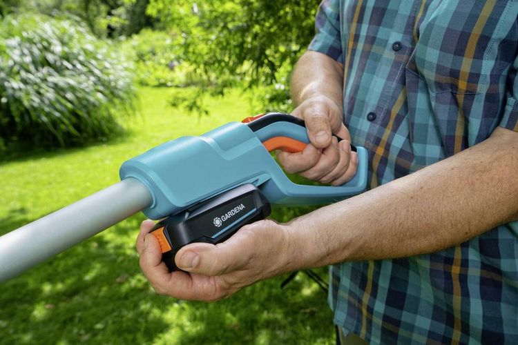 Produktbild: GARDENA THS 42/18V P4solo Akku Teleskop-Heckenschere ohne Akku 18V Li-Ion