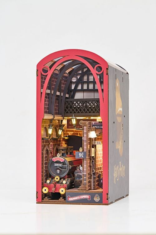 Produktbild: Book Nook DIY B&uuml;cherecke Revell Harry Potter "Hogwarts Express"