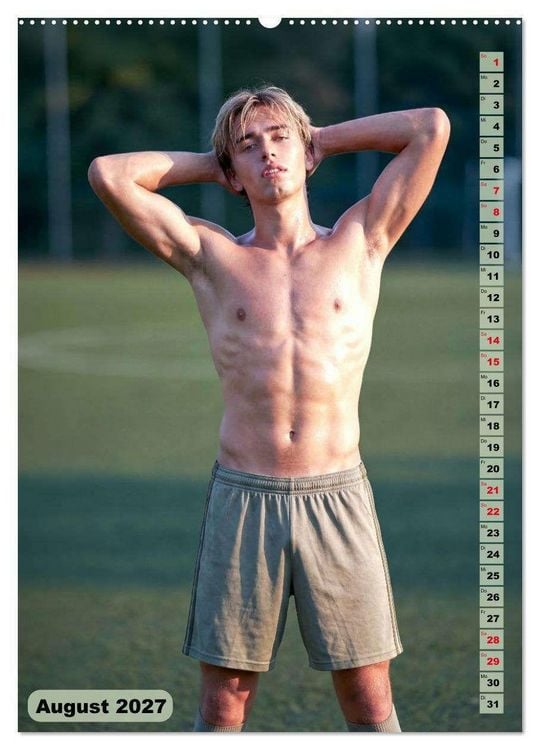 Produktbild: Nachspielzeit - Athletische Fu&szlig;baller - sinnlich und intensiv (hochwertiger Premium Wandkalender 2027 DIN A2 hoch), Kunstdruck in Hochglanz