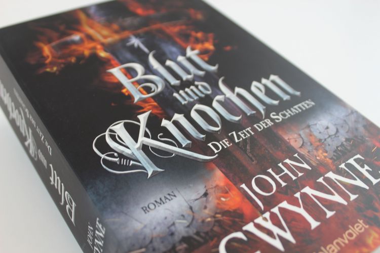 Produktbild: Die Zeit der Schatten - Blut und Knochen 1