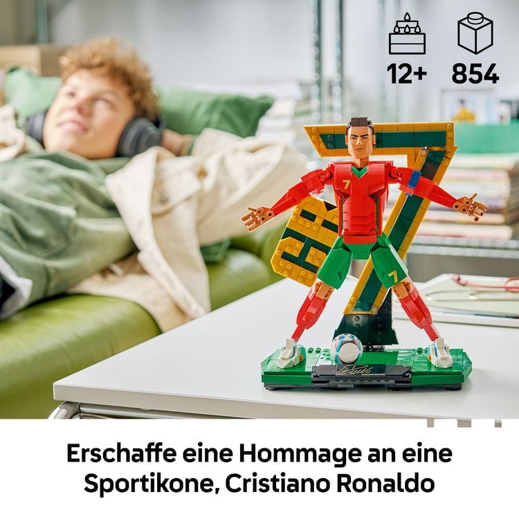 Produktbild: LEGO Editions 43016 Cristiano Ronaldo, Fu&szlig;balllegende, Bauset f&uuml;r Kinder; Fu&szlig;ball-Deko