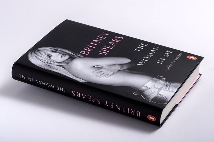 Produktbild: The Woman in Me