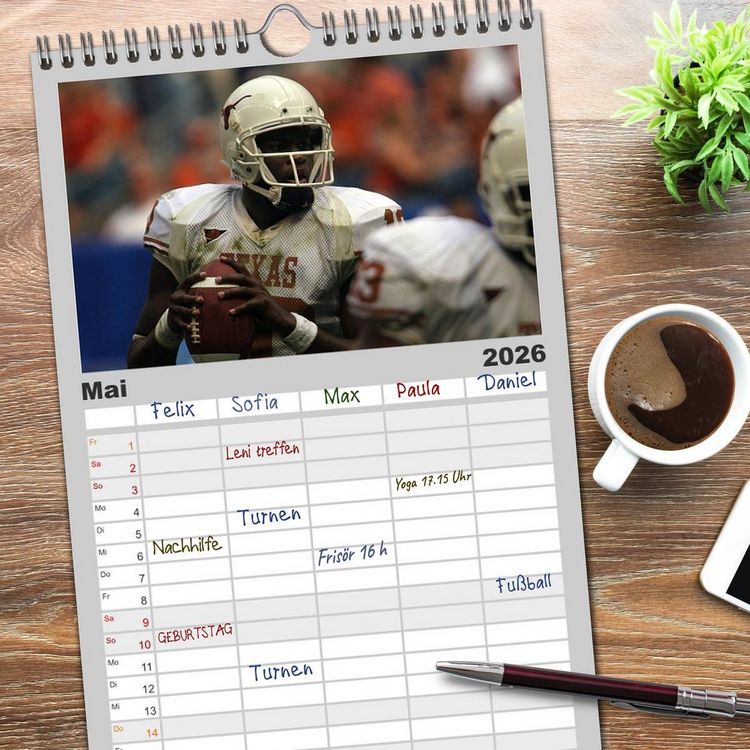 Produktbild: Familienplaner 2026 - American Football - Athleten mit 5 Spalten (Wandkalender, 21 x 45 cm) CALVENDO