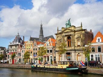 Produktbild: CALVENDO Puzzle Blick auf das Teylers Museum und De Waag in Haarlem | 1000 Teile Lege-Gr&ouml;&szlig;e 64x48cm Foto-Puzzle f&uuml;r gl&uuml;ckliche Stunden