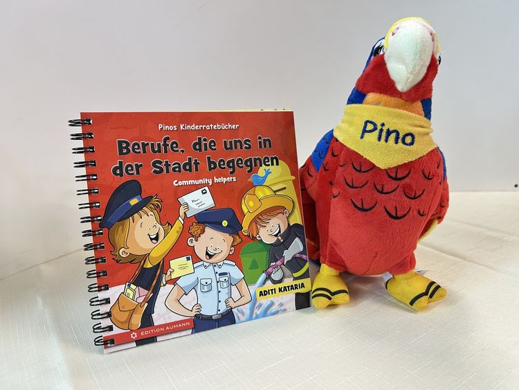 Produktbild: Pinos Kinderrateb&uuml;cher: Berufe, die uns in der Stadt begegnen + Pino der Papagei Pl&uuml;schtier Bundle